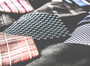 Aké kravaty sú povolené nosiť a akým sa radšej vyhnúť?